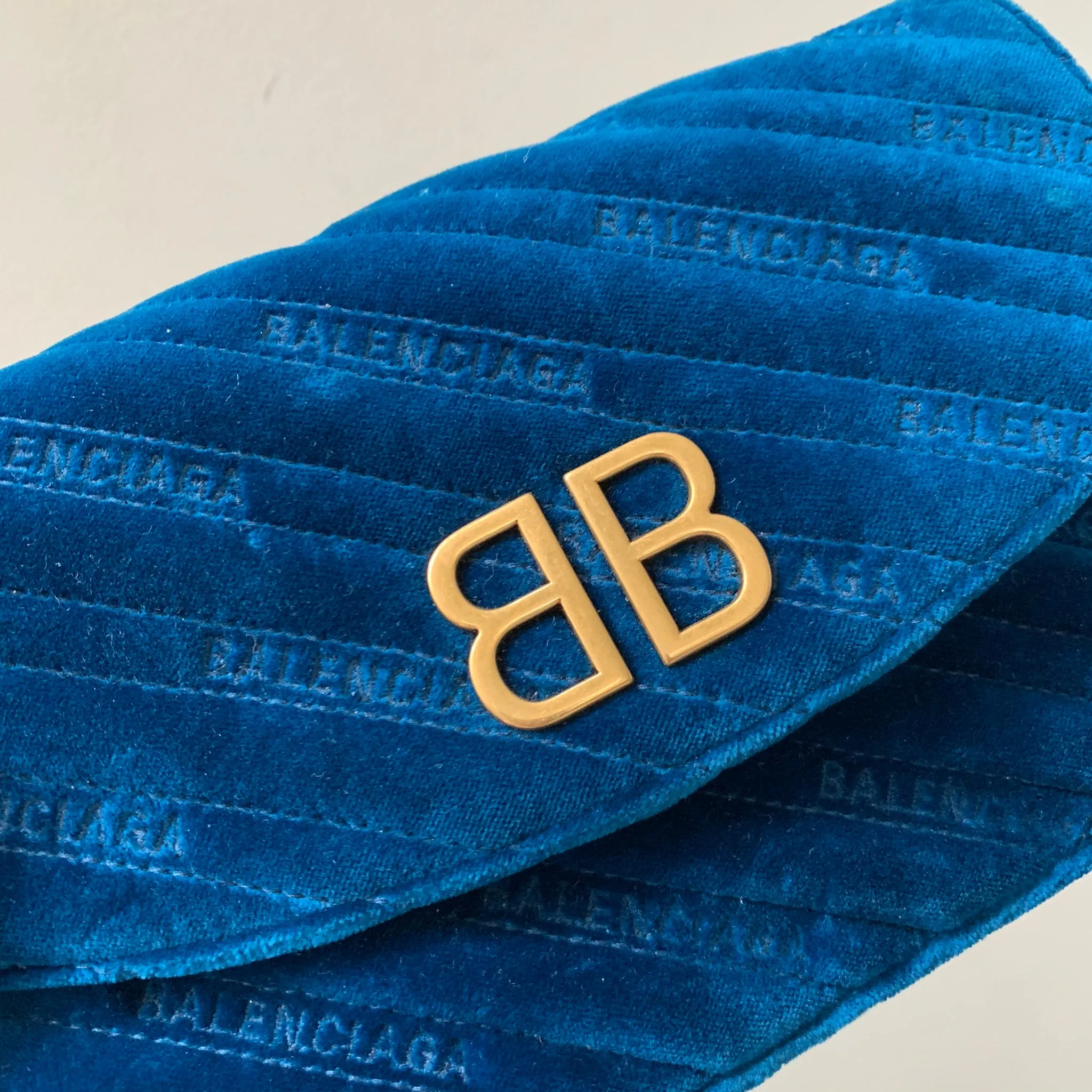 BB Round bag in Velvet Royal Blue
