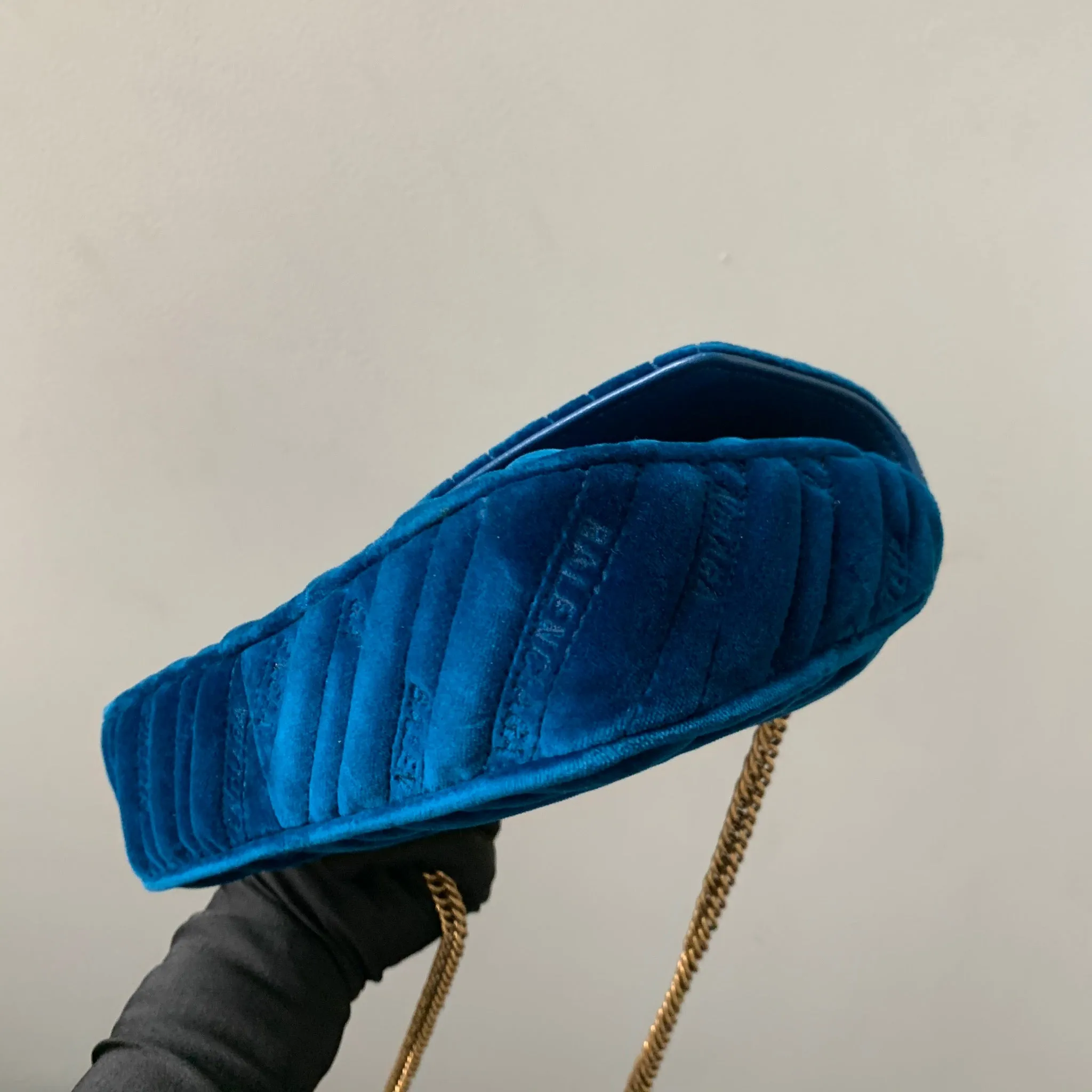 BB Round bag in Velvet Royal Blue