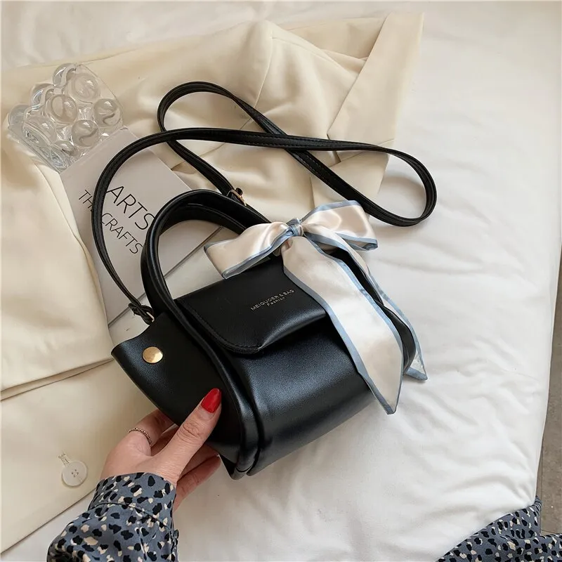 Christmas Gift Niche Design Senior Female Bag 2021 New Fashion Messenger Bag Square Bag Bucket Bag Handbag Wing Bag Shoulder Bag Width: 24cm