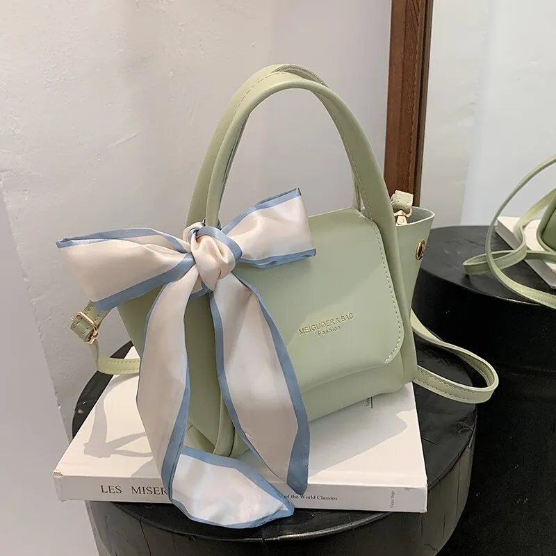 Christmas Gift Niche Design Senior Female Bag 2021 New Fashion Messenger Bag Square Bag Bucket Bag Handbag Wing Bag Shoulder Bag Width: 24cm