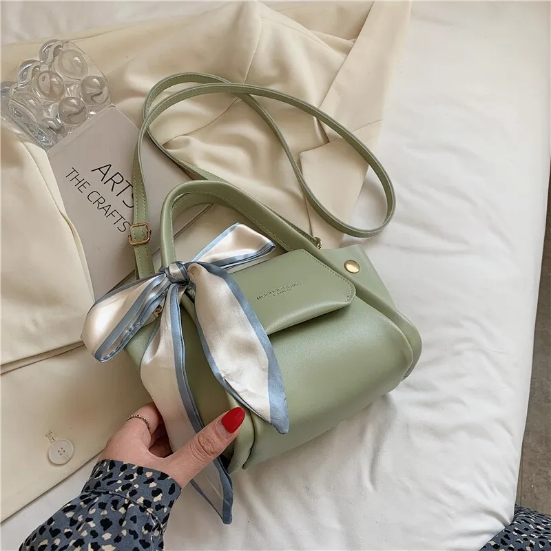 Christmas Gift Niche Design Senior Female Bag 2021 New Fashion Messenger Bag Square Bag Bucket Bag Handbag Wing Bag Shoulder Bag Width: 24cm